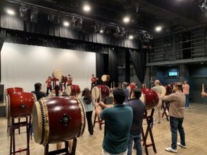 和太鼓体験の安全説明と基本練習