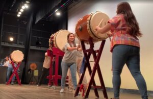 インド企業和太鼓体験のベストショット