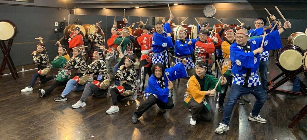 日本企業21名の和太鼓チームビルディング集合写真